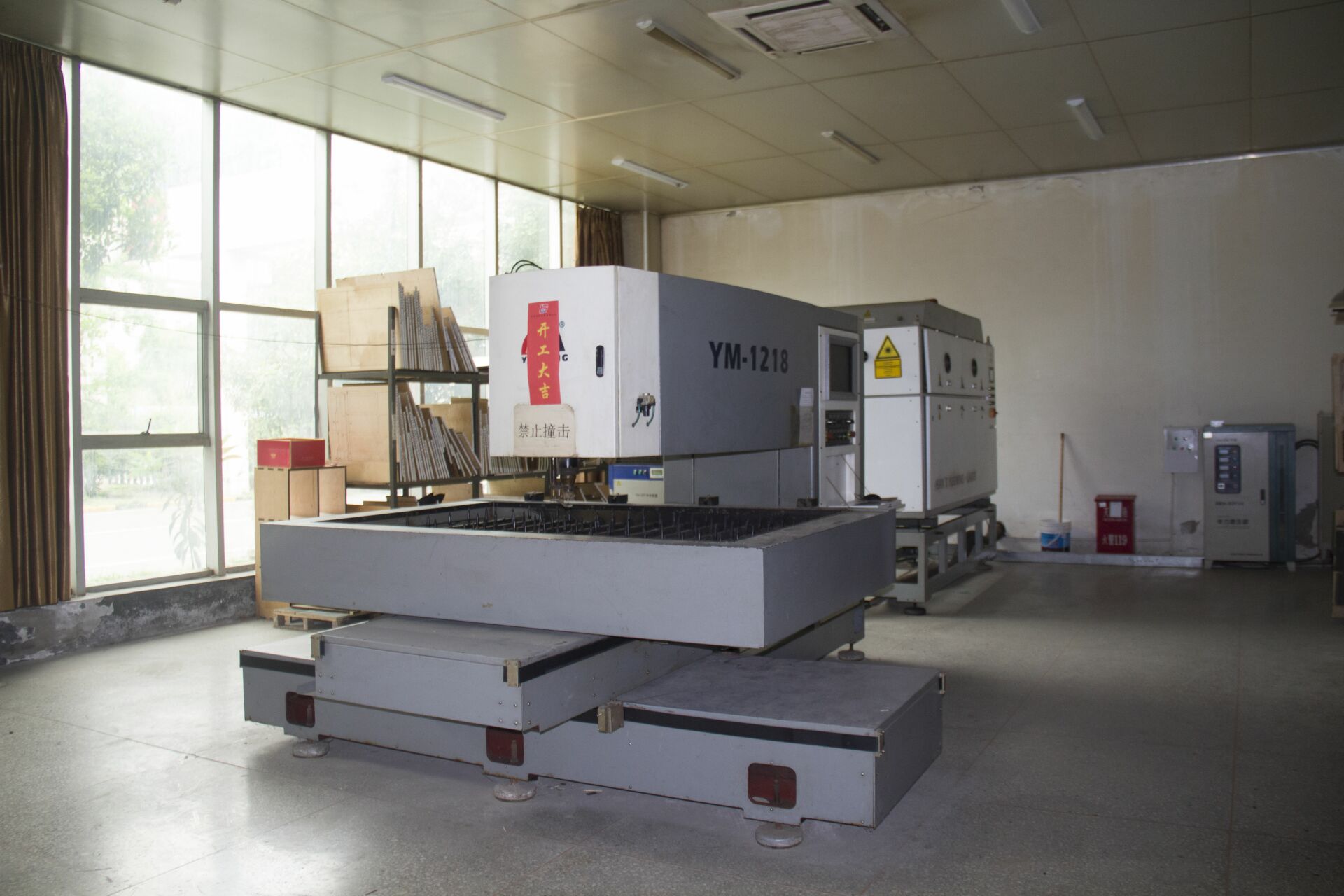 數(shù)控激光切割機(jī)